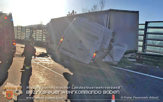 20190223 Verkehrsunfall auf der A21 zwischen Hochstraß und Alland im Gemeindegebiet Klausen-Leopoldsdorf  Foto: © Thomas Hohlaschgwandtner