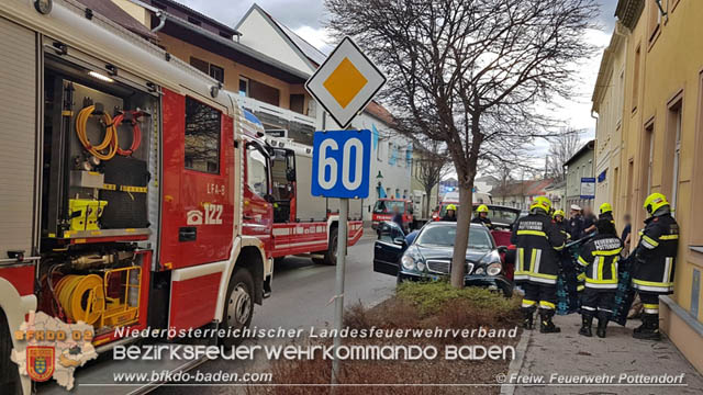 20190307 Verkehrsunfall mitten im Ortsgebiet Pottendorf  Foto: © Pfingstl FF Pottendorf
