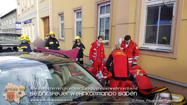 20190307 Verkehrsunfall mitten im Ortsgebiet Pottendorf  Foto: © Pfingstl FF Pottendorf