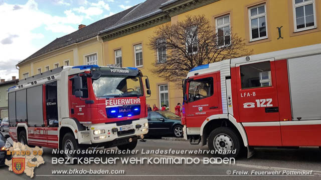 20190307 Verkehrsunfall mitten im Ortsgebiet Pottendorf  Foto: © Pfingstl FF Pottendorf