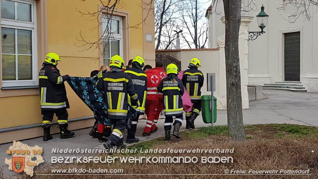 20190307 Verkehrsunfall mitten im Ortsgebiet Pottendorf  Foto: © Pfingstl FF Pottendorf