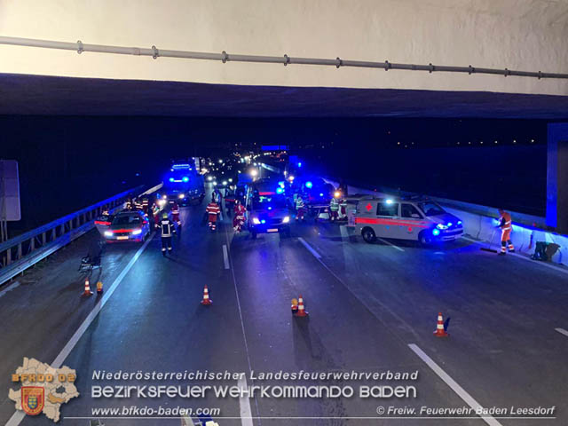 20190330 Schwerer Verkehrsunfall auf der A2 Südautobahn bei Bad Vöslau Foto: © Freiwillige Feuerwehr Baden-Leesdorf 20190330 Schwerer Verkehrsunfall auf der A2 Südautobahn bei Bad Vöslau Foto: © Freiwillige Feuerwehr Baden-Leesdorf