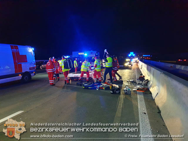 20190330 Schwerer Verkehrsunfall auf der A2 Südautobahn bei Bad Vöslau Foto: © Freiwillige Feuerwehr Baden-Leesdorf 20190330 Schwerer Verkehrsunfall auf der A2 Südautobahn bei Bad Vöslau Foto: © Freiwillige Feuerwehr Baden-Leesdorf
