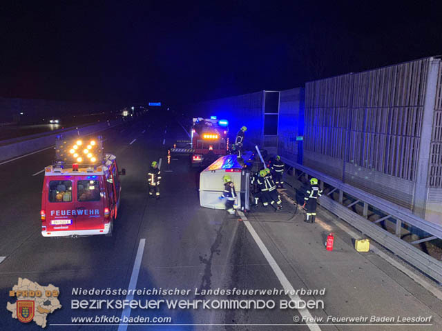 20190330 Schwerer Verkehrsunfall auf der A2 Südautobahn bei Bad Vöslau Foto: © Freiwillige Feuerwehr Baden-Leesdorf 20190330 Schwerer Verkehrsunfall auf der A2 Südautobahn bei Bad Vöslau Foto: © Freiwillige Feuerwehr Baden-Leesdorf