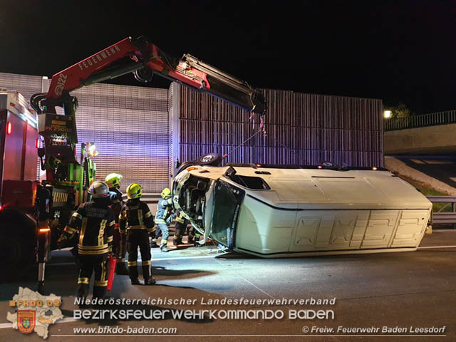 20190330 Schwerer Verkehrsunfall auf der A2 Südautobahn bei Bad Vöslau Foto: © Freiwillige Feuerwehr Baden-Leesdorf 20190330 Schwerer Verkehrsunfall auf der A2 Südautobahn bei Bad Vöslau Foto: © Freiwillige Feuerwehr Baden-Leesdorf