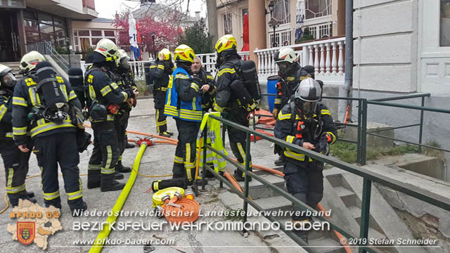 20190405 Kellerbrand in Badener Mehrparteienwohnhaus im Ortsteil Weikersdorf  Foto: © Stefan Schneider