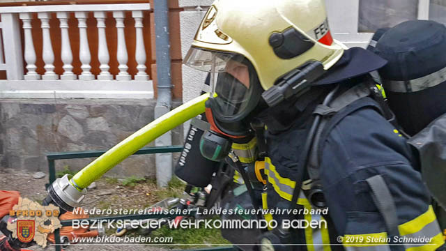 20190405 Kellerbrand in Badener Mehrparteienwohnhaus im Ortsteil Weikersdorf  Foto: © Stefan Schneider