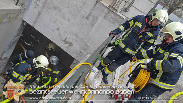 20190405 Kellerbrand in Badener Mehrparteienwohnhaus im Ortsteil Weikersdorf  Foto: © Stefan Schneider