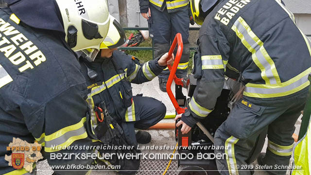20190405 Kellerbrand in Badener Mehrparteienwohnhaus im Ortsteil Weikersdorf  Foto: © Stefan Schneider