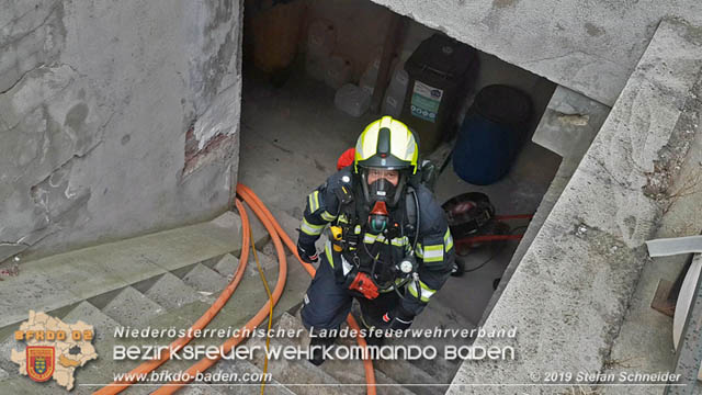 20190405 Kellerbrand in Badener Mehrparteienwohnhaus im Ortsteil Weikersdorf  Foto: © Stefan Schneider