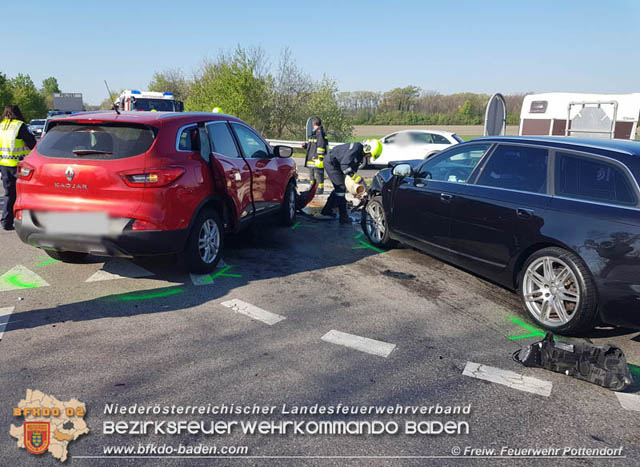 20190419 Verkehrsunfall auf der LB60 X A3 Pottendorf  Foto: © Freiwillige Feuerwehr Pottendorf