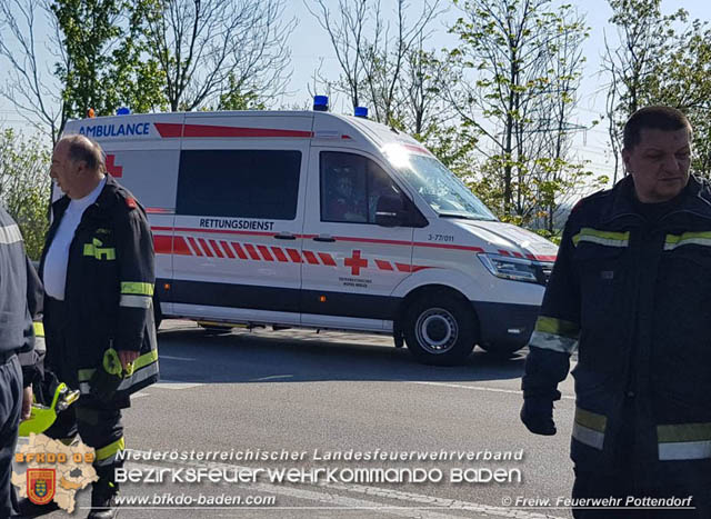 20190419 Verkehrsunfall auf der LB60 X A3 Pottendorf  Foto: © Freiwillige Feuerwehr Pottendorf
