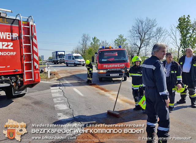 20190419 Verkehrsunfall auf der LB60 X A3 Pottendorf  Foto: © Freiwillige Feuerwehr Pottendorf