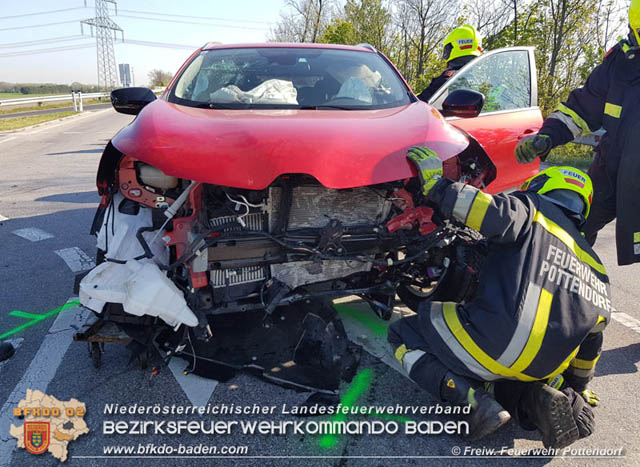 20190419 Verkehrsunfall auf der LB60 X A3 Pottendorf  Foto: © Freiwillige Feuerwehr Pottendorf