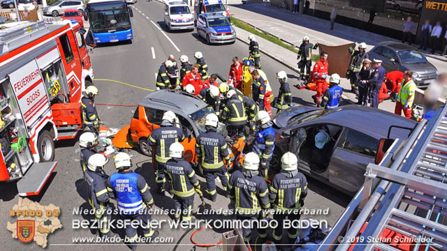 20190420 Schwerer Verkehrsunfall auf der LB212 im Ortsgebiet von Sooss Foto: © Stefan Schneider 20190420 Schwerer Verkehrsunfall auf der LB212 im Ortsgebiet von Sooss Foto: © Stefan Schneider