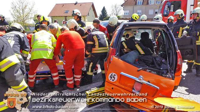 20190420 Schwerer Verkehrsunfall auf der LB212 im Ortsgebiet von Sooss Foto: © Stefan Schneider 20190420 Schwerer Verkehrsunfall auf der LB212 im Ortsgebiet von Sooss Foto: © Stefan Schneider