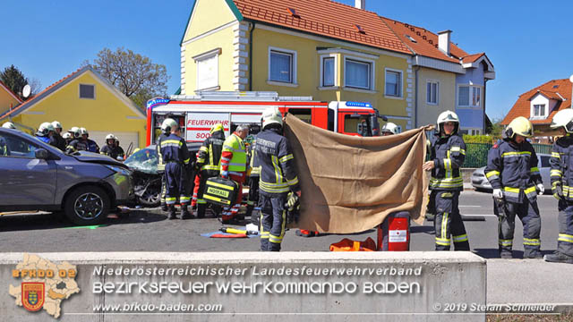 20190420 Schwerer Verkehrsunfall auf der LB212 im Ortsgebiet von Sooss Foto: © Stefan Schneider 20190420 Schwerer Verkehrsunfall auf der LB212 im Ortsgebiet von Sooss Foto: © Stefan Schneider