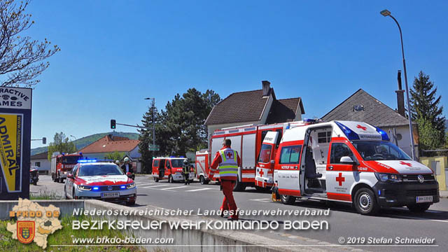 20190420 Schwerer Verkehrsunfall auf der LB212 im Ortsgebiet von Sooss Foto: © Stefan Schneider 20190420 Schwerer Verkehrsunfall auf der LB212 im Ortsgebiet von Sooss Foto: © Stefan Schneider