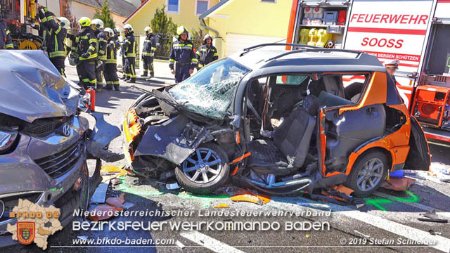 20190420 Schwerer Verkehrsunfall auf der LB212 im Ortsgebiet von Sooss Foto: © Stefan Schneider 20190420 Schwerer Verkehrsunfall auf der LB212 im Ortsgebiet von Sooss Foto: © Stefan Schneider