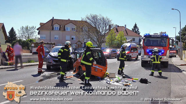 20190420 Schwerer Verkehrsunfall auf der LB212 im Ortsgebiet von Sooss Foto: © Stefan Schneider 20190420 Schwerer Verkehrsunfall auf der LB212 im Ortsgebiet von Sooss Foto: © Stefan Schneider