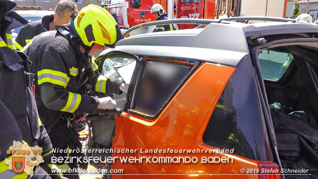 20190420 Schwerer Verkehrsunfall auf der LB212 im Ortsgebiet von Sooss Foto: © Stefan Schneider 20190420 Schwerer Verkehrsunfall auf der LB212 im Ortsgebiet von Sooss Foto: © Stefan Schneider