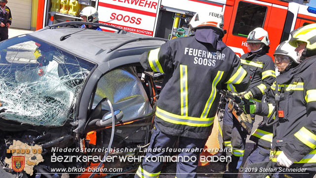 20190420 Schwerer Verkehrsunfall auf der LB212 im Ortsgebiet von Sooss Foto: © Stefan Schneider 20190420 Schwerer Verkehrsunfall auf der LB212 im Ortsgebiet von Sooss Foto: © Stefan Schneider