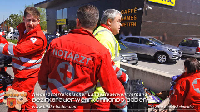 20190420 Schwerer Verkehrsunfall auf der LB212 im Ortsgebiet von Sooss Foto: © Stefan Schneider 20190420 Schwerer Verkehrsunfall auf der LB212 im Ortsgebiet von Sooss Foto: © Stefan Schneider