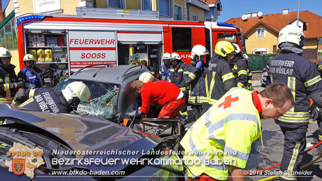 20190420 Schwerer Verkehrsunfall auf der LB212 im Ortsgebiet von Sooss Foto: © Stefan Schneider 20190420 Schwerer Verkehrsunfall auf der LB212 im Ortsgebiet von Sooss Foto: © Stefan Schneider