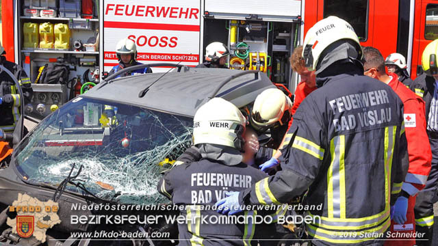 20190420 Schwerer Verkehrsunfall auf der LB212 im Ortsgebiet von Sooss Foto: © Stefan Schneider 20190420 Schwerer Verkehrsunfall auf der LB212 im Ortsgebiet von Sooss Foto: © Stefan Schneider