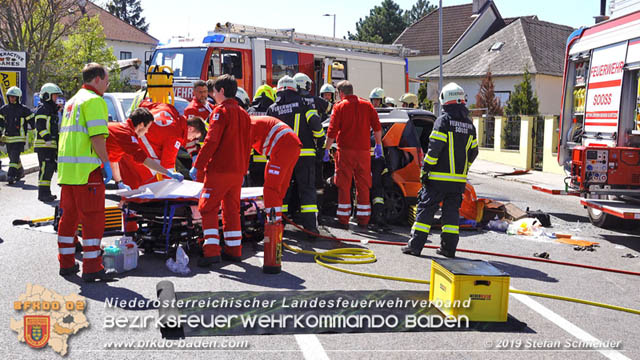 20190420 Schwerer Verkehrsunfall auf der LB212 im Ortsgebiet von Sooss Foto: © Stefan Schneider 20190420 Schwerer Verkehrsunfall auf der LB212 im Ortsgebiet von Sooss Foto: © Stefan Schneider