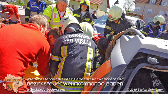 20190420 Schwerer Verkehrsunfall auf der LB212 im Ortsgebiet von Sooss Foto: © Stefan Schneider 20190420 Schwerer Verkehrsunfall auf der LB212 im Ortsgebiet von Sooss Foto: © Stefan Schneider