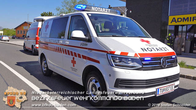 20190420 Schwerer Verkehrsunfall auf der LB212 im Ortsgebiet von Sooss  Foto: © Stefan Schneider