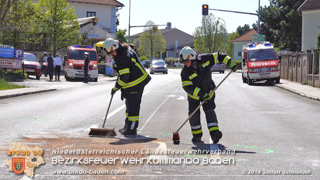 20190420 Schwerer Verkehrsunfall auf der LB212 im Ortsgebiet von Sooss Foto: © Stefan Schneider 20190420 Schwerer Verkehrsunfall auf der LB212 im Ortsgebiet von Sooss Foto: © Stefan Schneider