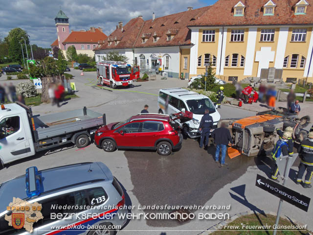 20190510 Verkehrsunfall im Zentrum Blumau-Neurißhof  Foto: © Freiwillige Feuerwehr Günselsdorf