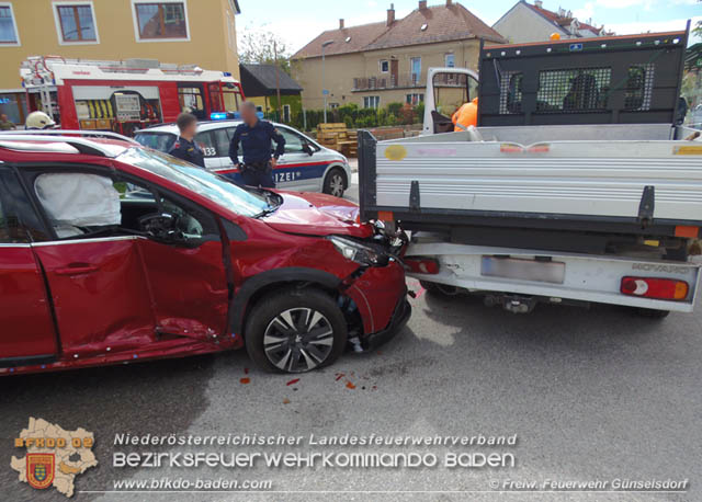 20190510 Verkehrsunfall im Zentrum Blumau-Neurißhof  Foto: © Freiwillige Feuerwehr Günselsdorf