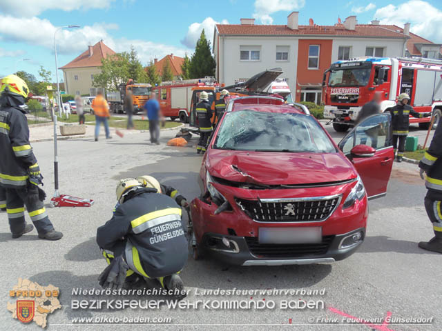 20190510 Verkehrsunfall im Zentrum Blumau-Neurißhof  Foto: © Freiwillige Feuerwehr Günselsdorf