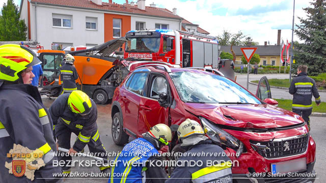 20190510 Verkehrsunfall im Zentrum Blumau-Neurißhof  Foto: © Stefan Schneider BFK Baden
