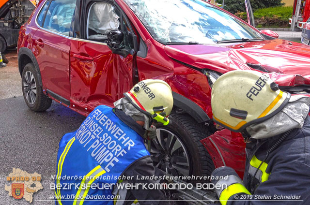 20190510 Verkehrsunfall im Zentrum Blumau-Neurißhof  Foto: © Stefan Schneider BFK Baden