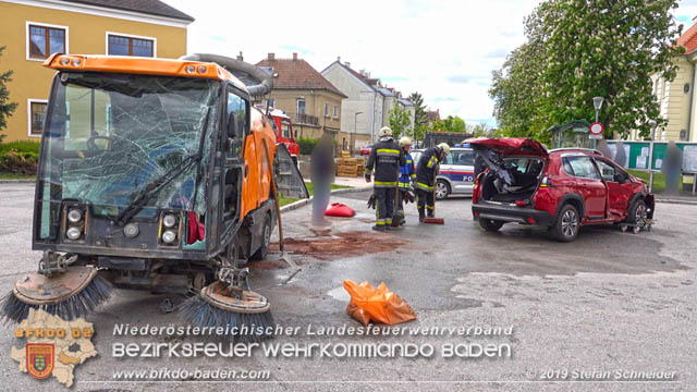 20190510 Verkehrsunfall im Zentrum Blumau-Neurißhof  Foto: © Stefan Schneider BFK Baden