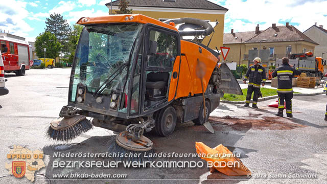 20190510 Verkehrsunfall im Zentrum Blumau-Neurißhof  Foto: © Stefan Schneider BFK Baden