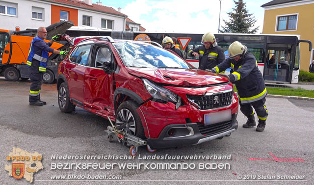 20190510 Verkehrsunfall im Zentrum Blumau-Neurißhof  Foto: © Stefan Schneider BFK Baden