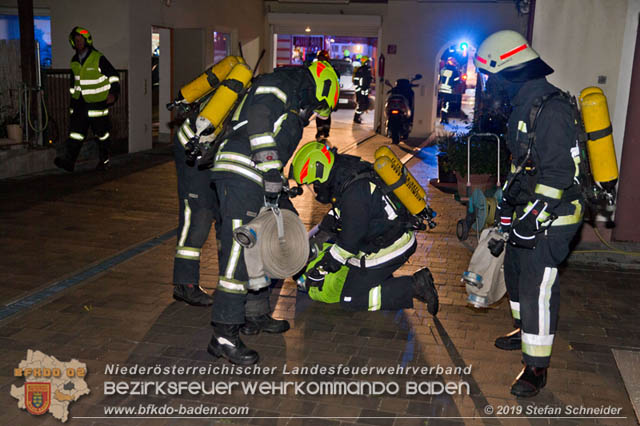 20190512 Grossbrand mit gefaehrlichen Detonationen bei einem Autohaus im Gewerbegebiet Tribuswinkel-Oeynhausen Foto: © Stefan Schneider 20190512 Grossbrand mit gefaehrlichen Detonationen bei einem Autohaus im Gewerbegebiet Tribuswinkel-Oeynhausen Foto: © Stefan Schneider