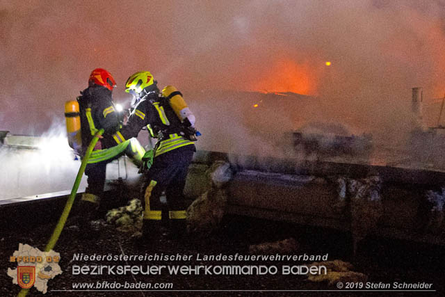 20190512 Grossbrand mit gefaehrlichen Detonationen bei einem Autohaus im Gewerbegebiet Tribuswinkel-Oeynhausen Foto: © Stefan Schneider 20190512 Grossbrand mit gefaehrlichen Detonationen bei einem Autohaus im Gewerbegebiet Tribuswinkel-Oeynhausen Foto: © Stefan Schneider