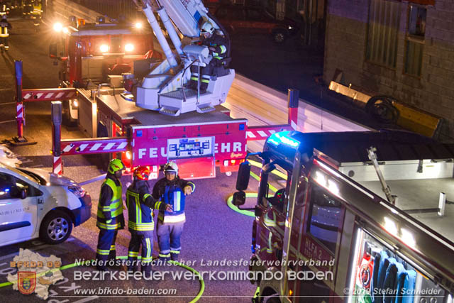 20190512 Grossbrand mit gefaehrlichen Detonationen bei einem Autohaus im Gewerbegebiet Tribuswinkel-Oeynhausen Foto: © Stefan Schneider 20190512 Grossbrand mit gefaehrlichen Detonationen bei einem Autohaus im Gewerbegebiet Tribuswinkel-Oeynhausen Foto: © Stefan Schneider