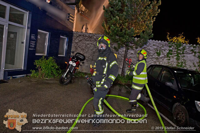 20190512 Grossbrand mit gefaehrlichen Detonationen bei einem Autohaus im Gewerbegebiet Tribuswinkel-Oeynhausen Foto: © Stefan Schneider 20190512 Grossbrand mit gefaehrlichen Detonationen bei einem Autohaus im Gewerbegebiet Tribuswinkel-Oeynhausen Foto: © Stefan Schneider