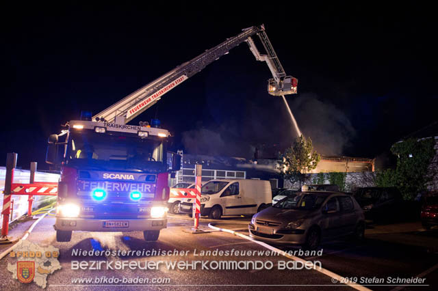 20190512 Grossbrand mit gefaehrlichen Detonationen bei einem Autohaus im Gewerbegebiet Tribuswinkel-Oeynhausen Foto: © Stefan Schneider 20190512 Grossbrand mit gefaehrlichen Detonationen bei einem Autohaus im Gewerbegebiet Tribuswinkel-Oeynhausen Foto: © Stefan Schneider