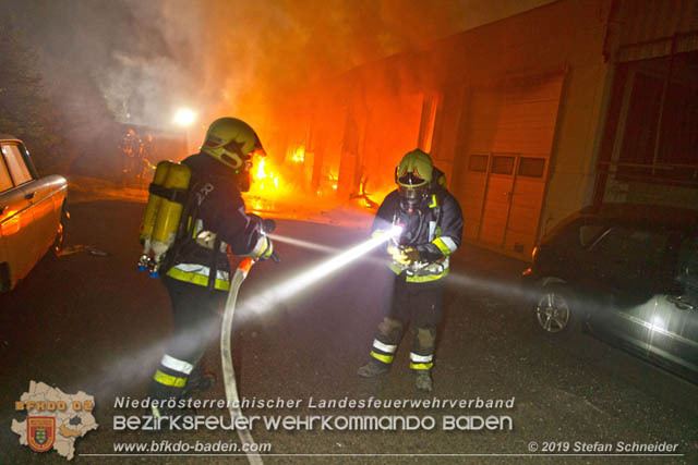 20190512 Grossbrand mit gefaehrlichen Detonationen bei einem Autohaus im Gewerbegebiet Tribuswinkel-Oeynhausen Foto: © Stefan Schneider 20190512 Grossbrand mit gefaehrlichen Detonationen bei einem Autohaus im Gewerbegebiet Tribuswinkel-Oeynhausen Foto: © Stefan Schneider