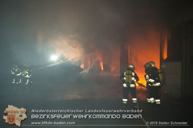 20190512 Grossbrand mit gefaehrlichen Detonationen bei einem Autohaus im Gewerbegebiet Tribuswinkel-Oeynhausen Foto: © Stefan Schneider 20190512 Grossbrand mit gefaehrlichen Detonationen bei einem Autohaus im Gewerbegebiet Tribuswinkel-Oeynhausen Foto: © Stefan Schneider