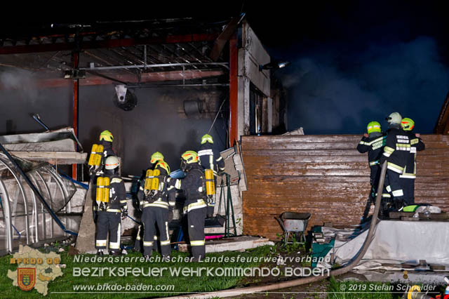 20190512 Grossbrand mit gefaehrlichen Detonationen bei einem Autohaus im Gewerbegebiet Tribuswinkel-Oeynhausen Foto: © Stefan Schneider 20190512 Grossbrand mit gefaehrlichen Detonationen bei einem Autohaus im Gewerbegebiet Tribuswinkel-Oeynhausen Foto: © Stefan Schneider