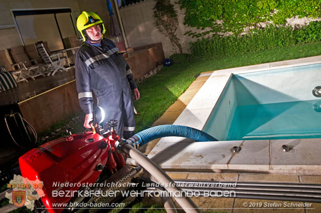 20190512 Grossbrand mit gefaehrlichen Detonationen bei einem Autohaus im Gewerbegebiet Tribuswinkel-Oeynhausen Foto: © Stefan Schneider 20190512 Grossbrand mit gefaehrlichen Detonationen bei einem Autohaus im Gewerbegebiet Tribuswinkel-Oeynhausen Foto: © Stefan Schneider